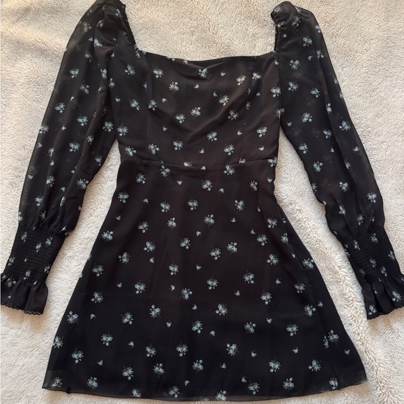 Aritzia Dresses & Skirts - Aritzia floral dress